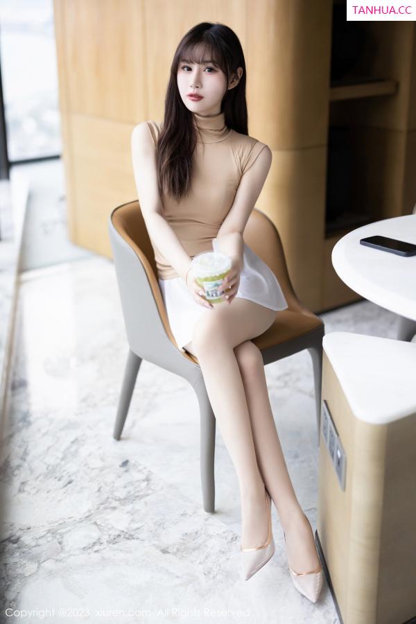 张欣欣 馨沁 [XiuRen]高清写真图 2023.07.03 No.7013 张欣欣 短裙美腿第10张图片